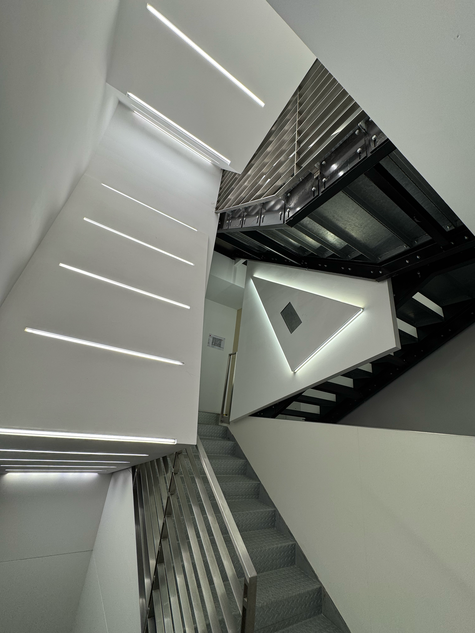 Controsoffitto moderno industriale